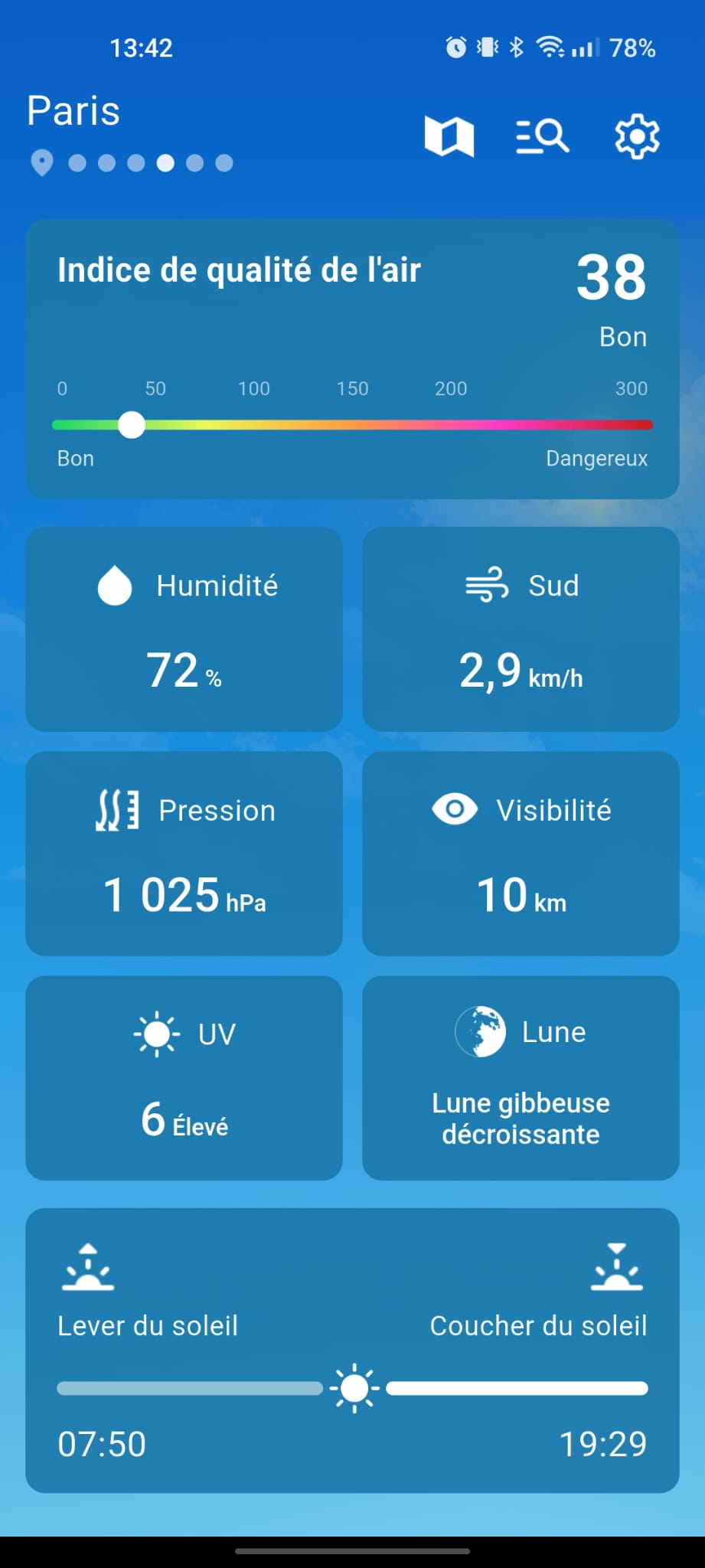 Écran de détails Météo avec humidité, vent, pression, visibilité, UV, lune et horaires du soleil
